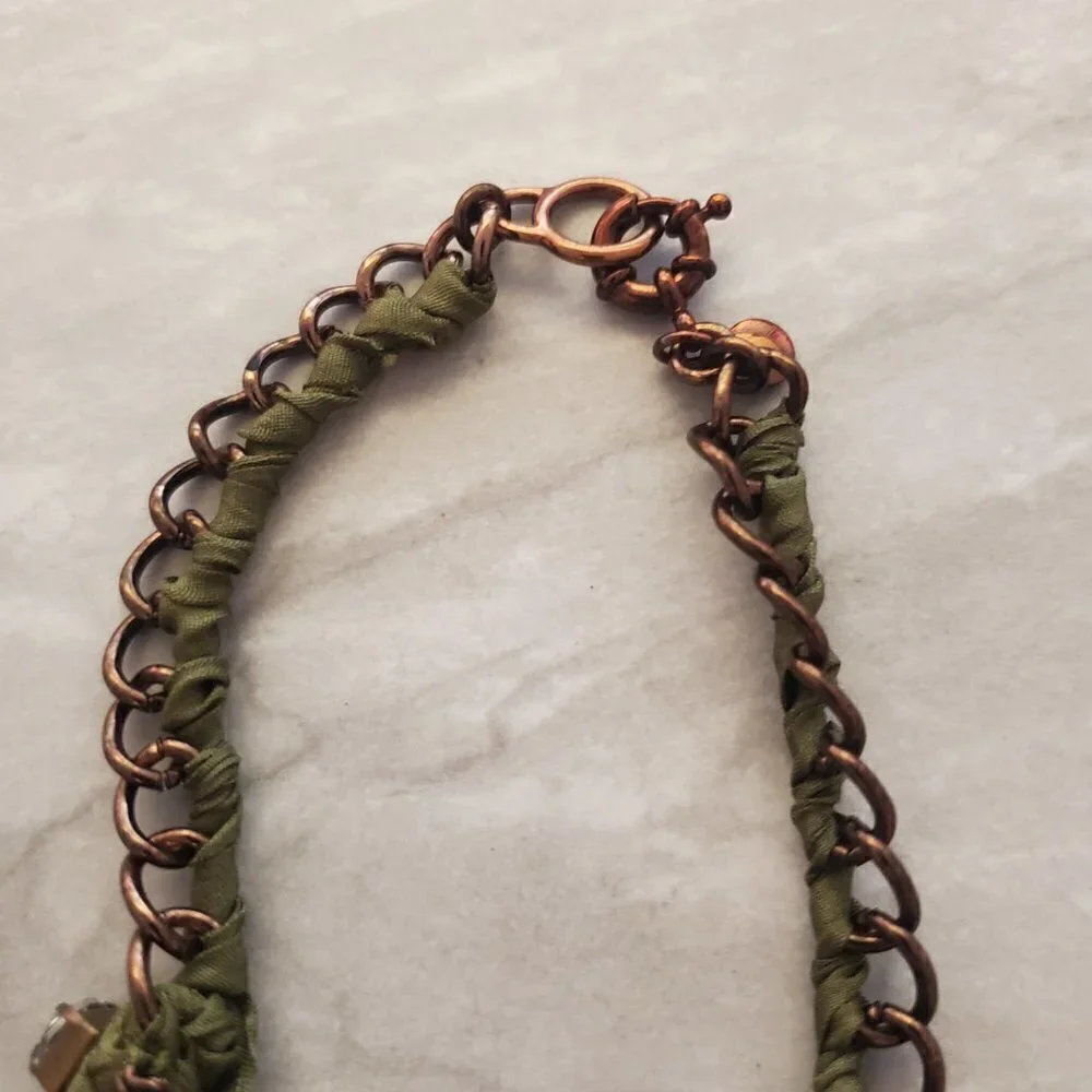 💚 J.Crew Olive Green Fabric Gunmetal Rhinestones Crystals Twisted Necklace 💚